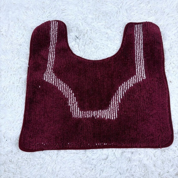 UNBRANDED red & white carpet bathroom mat - Picture 3 of 5